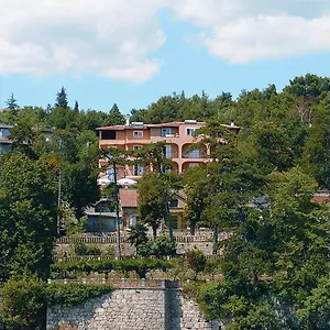 Willa With Private Parking And Breakfast,seaview, Volosko