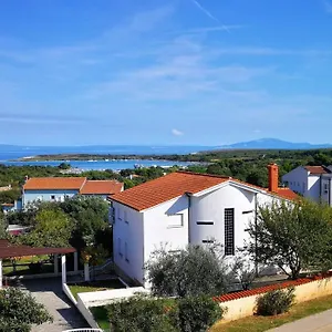 Lela , Ližnjan Croazia